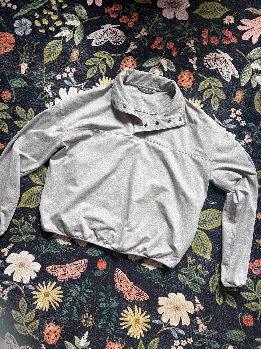 Vuori women’s large Heather Gray Snap-Button Funnel Neck Pullover